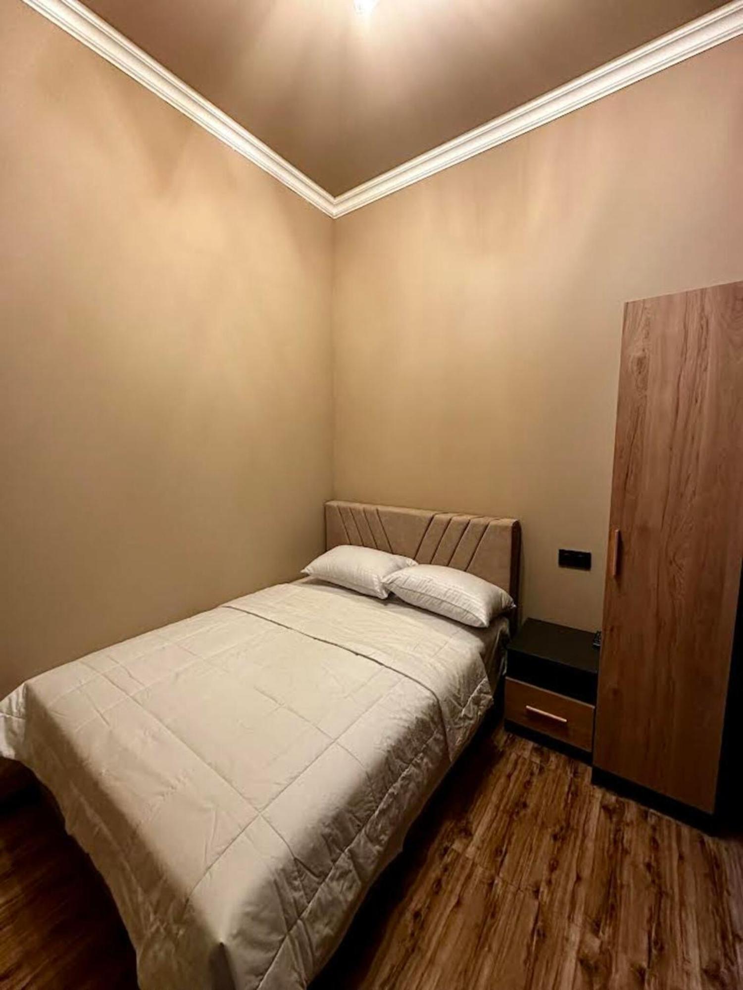 Hotel California Boutique Yerevan Quarto foto